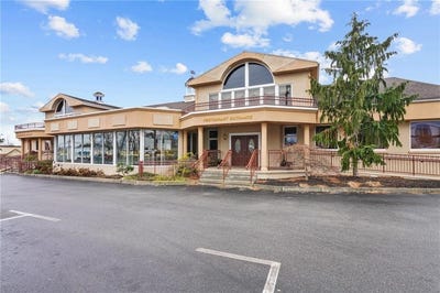 /international/us/383-metacom-avenue-bristol-ri-110092344757/