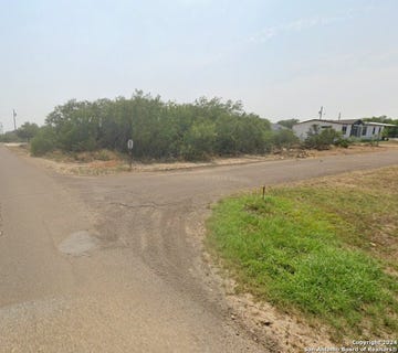 /international/us/211-hawk-st-zapata-tx-110096519575/
