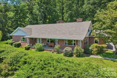 /international/us/1404-valmont-drive-hendersonville-nc-110119437479/