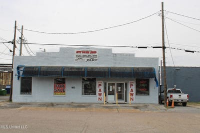 /international/us/130-n-market-street-holly-springs-ms-110098188560/
