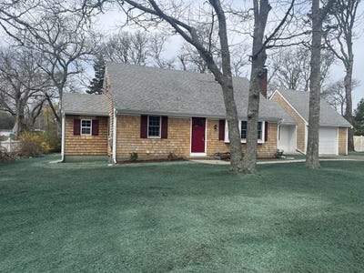 /international/us/23-town-hall-avenue-south-yarmouth-ma-110098895210/