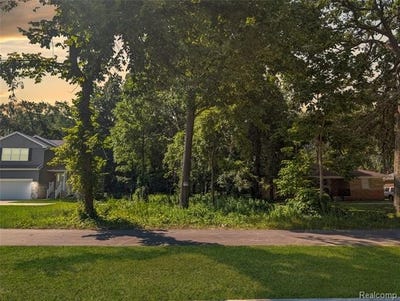 /international/us/w-9-mile-road-southfield-mi-110102328436/