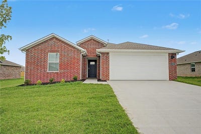 /international/us/529-nevada-street-farmington-ar-110108579593/