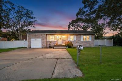 /international/us/3-francisco-avenue-central-islip-ny-110107390798/