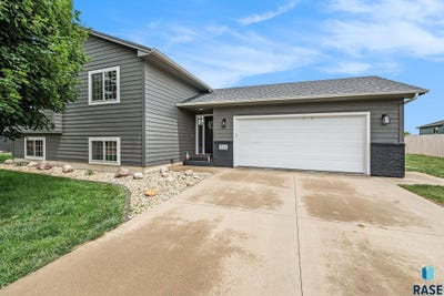 /international/us/704-cottonwood-dr-harrisburg-sd-110100870856/