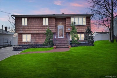 /international/us/332-sea-cliff-street-islip-terrace-ny-110106449208/