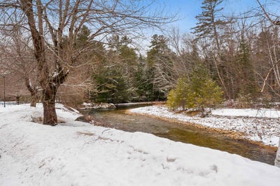 /international/us/10-lakeside-w-drive-woodstock-nh-110106785810/