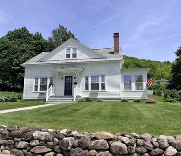 /international/us/12-mountain-street-bristol-vt-110108498835/