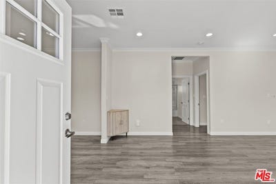 /international/us/6715-cedros-ave-van-nuys-ca-110108335545/