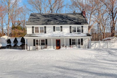 /international/us/8-noel-place-smithtown-ny-110106148959/