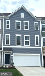 /international/us/93-stafford-pl-falling-waters-wv-110108387733/