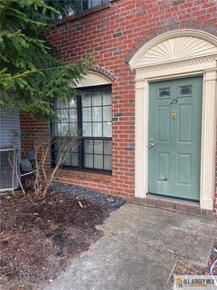 /international/us/25-drewes-court-west-windsor-nj-110108474903/