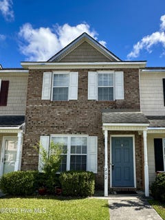 /international/us/202-springwood-drive-jacksonville-nc-110103291810/