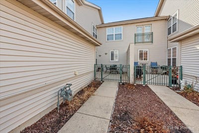 /international/us/6421-cherrywood-court-fox-lake-il-110105979451/