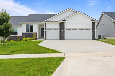 /international/us/5414-ne-briarwood-drive-ankeny-ia-110097246025/