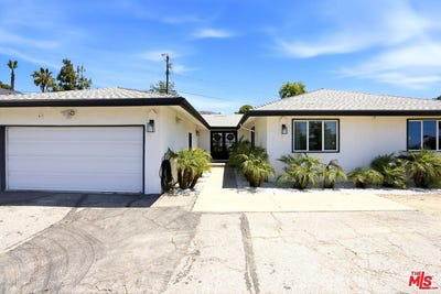 /international/us/10416-glory-ave-tujunga-ca-110107877818/