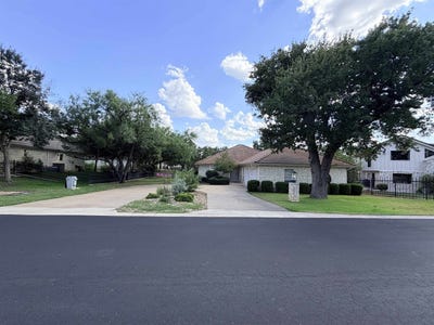 /international/us/1404-hi-circle-n-horseshoe-bay-tx-110119762438/