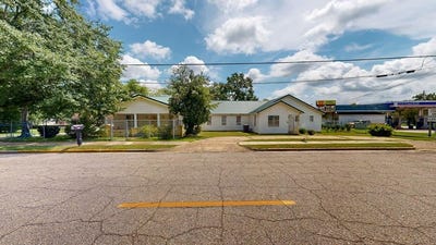 /international/us/104-n-herring-street-dothan-al-110105794162/