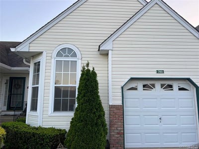 /international/us/703-constance-lane-port-jefferson-station-ny-110108445841/