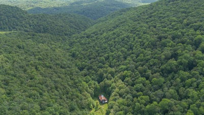 /international/us/river-road-killington-vt-110101454633/