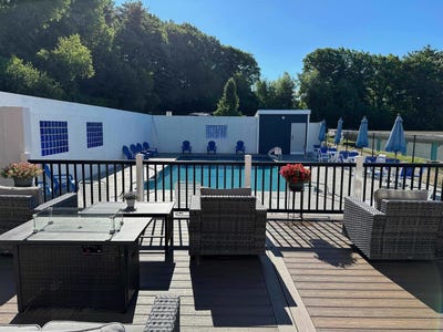 /international/us/131-lake-street-gilford-nh-110109181991/