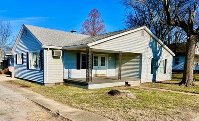 /international/us/644-oak-st-carmi-il-110104874955/