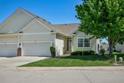 /international/us/717-se-waterview-circle-waukee-ia-110105395052/