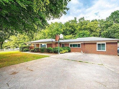 /international/us/2089-connelly-springs-road-lenoir-nc-110108495866/
