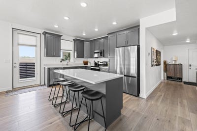 /international/us/8342-s-sky-mirror-ln-w-midvale-ut-110107157466/
