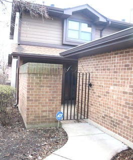/international/us/15-indian-trail-drive-westmont-il-110106979921/