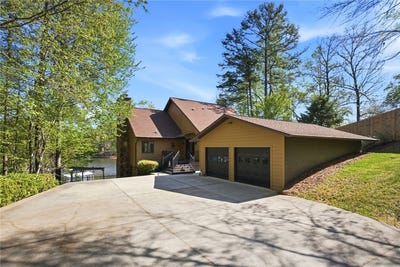 /international/us/120-farris-sandra-drive-west-union-sc-110107243261/