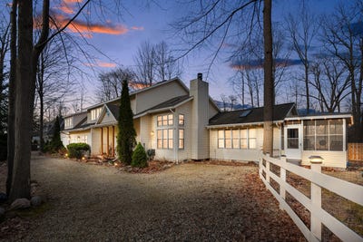 /international/us/9177-shady-lane-lakeside-mi-110107961248/
