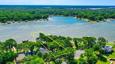 /international/us/113-crestwood-cir-enchanted-oaks-tx-110108547798/