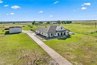 /international/us/251-willow-moon-ranch-road-crawford-tx-110108058123/