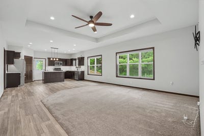 /international/us/924-white-oak-street-manchester-ia-110107355478/