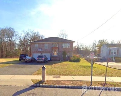 /international/us/75-school-street-piscataway-nj-110108469824/