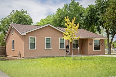 /international/us/501-perez-st-uvalde-tx-110107198576/