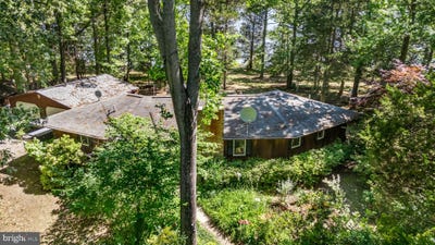 /international/us/9545-moores-point-place-nanjemoy-md-110108415795/