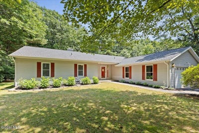 /international/us/8-stonewall-lane-greenfield-ny-110100771524/