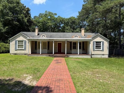 /international/us/461-n-park-avenue-dothan-al-110108689544/
