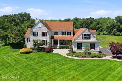 /international/us/16-deer-run-drive-freehold-nj-110108301312/