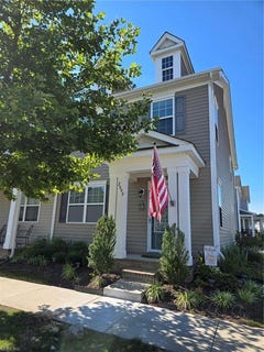 /international/us/2000-chartwell-drive-newport-news-va-110109037776/