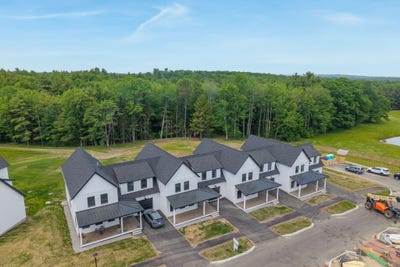/international/us/28-fairway-commons-drive-gorham-me-110108467098/