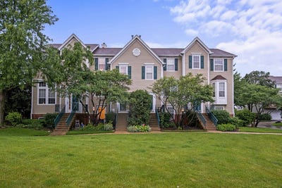 /international/us/2418-courtyard-circle-aurora-il-110108871853/