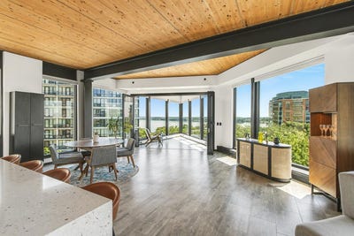 /international/us/211-s-henry-street-madison-wi-110108398905/