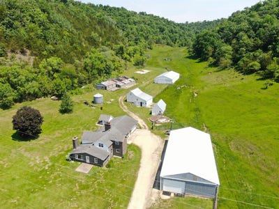/international/us/16884-county-road-s-hickory-grove-wi-110106272328/