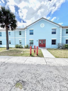 /international/us/925-palm-springs-boulevard-indian-harbour-beach-fl-110107378925/