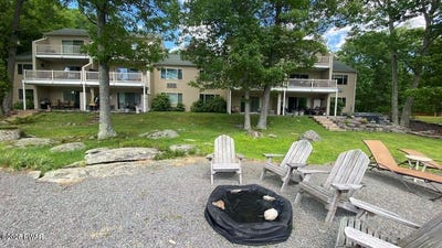 /international/us/1139-acacia-drive-hawley-pa-110107482626/
