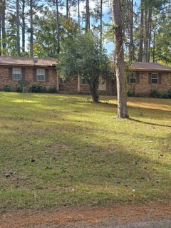 /international/us/256-pinehurst-circle-hazlehurst-ms-110103529744/