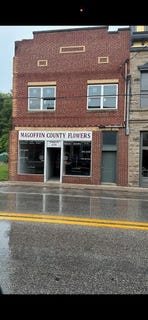 /international/us/18-e-maple-st-salyersville-ky-110101813470/